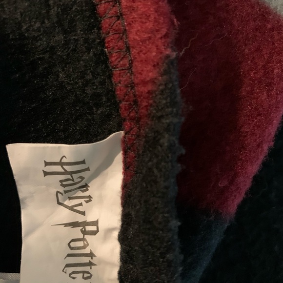 Harry Potter throw blanket with sleeves. - Picture 6 of 6